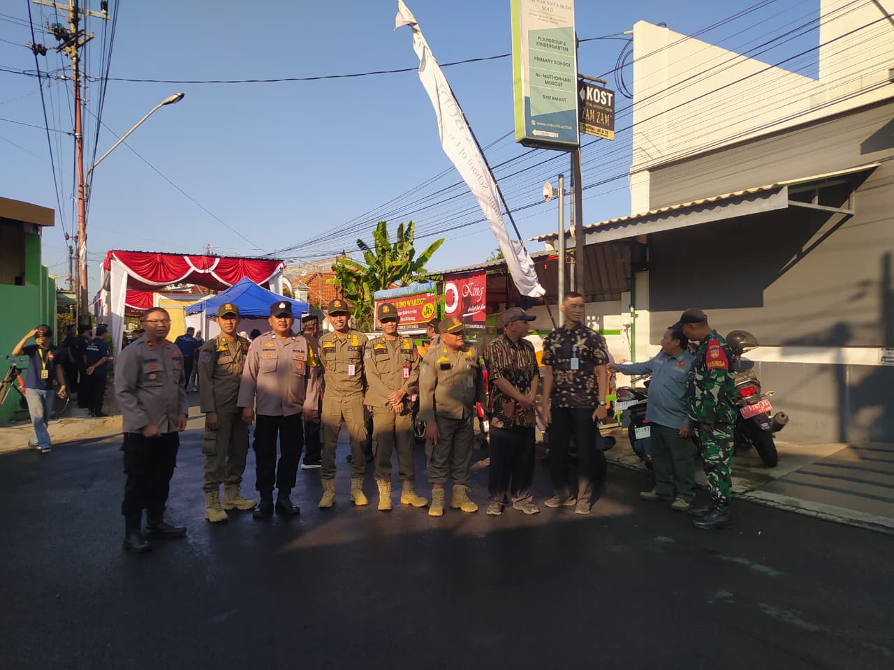 6 Personel Satpol PP Amankan Lomba Gapura di Kelurahan